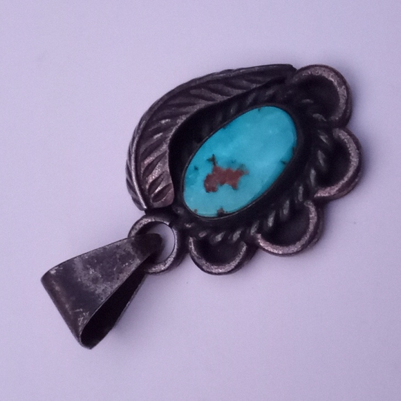 VERY VINTAGE Native American Natural Turquoise Sterling Silver w Feather PENDANT - Picture 4 of 16
